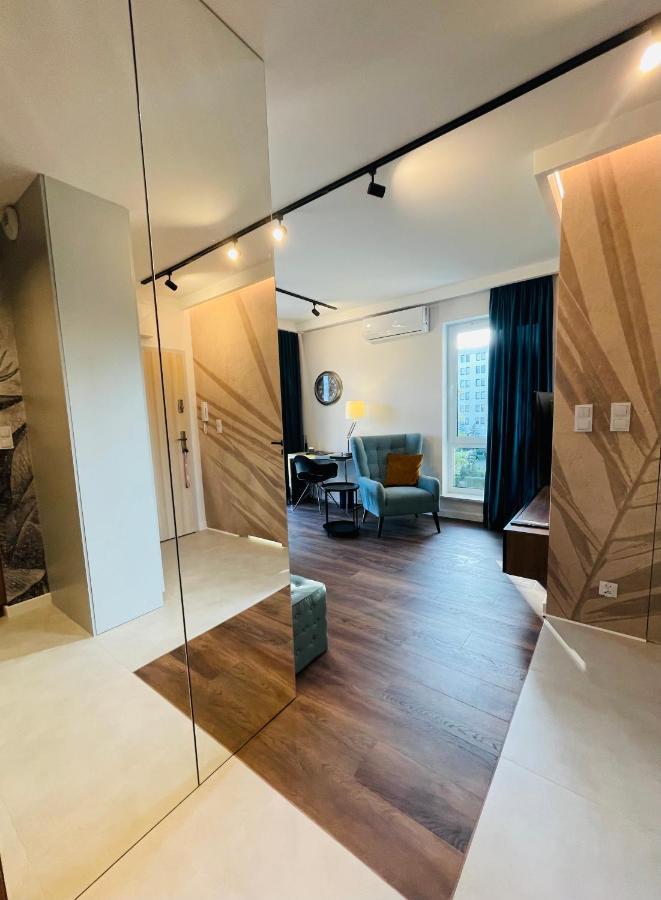 Zlota 15-lotnicza Street Apartment